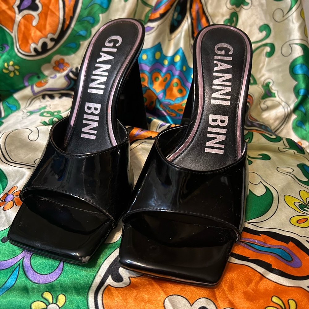 Women’s Gianni Bini Block Heel Mules